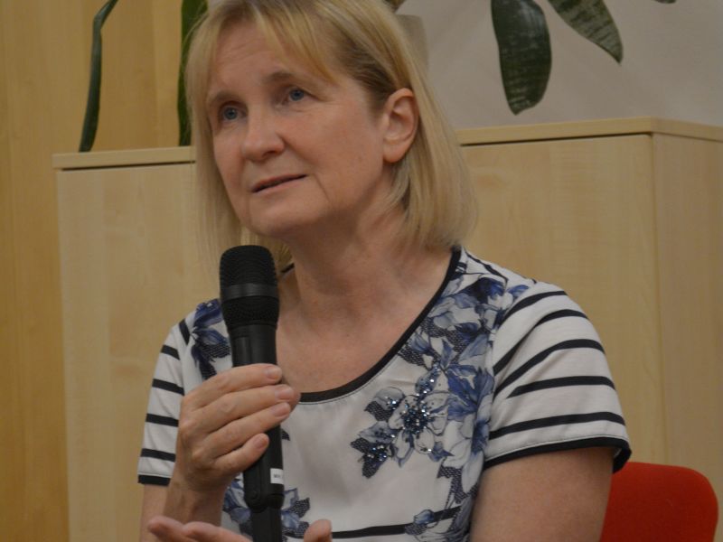 Dr. Irena Zupan