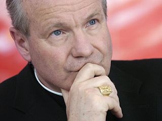 Kardinal Schönborn: Železna zavesa je znova tu