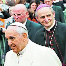 Papež obsodil grdo ravnanje z begunci
