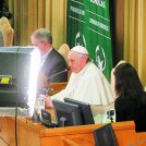 Papež se je pogovarjal z invalidi